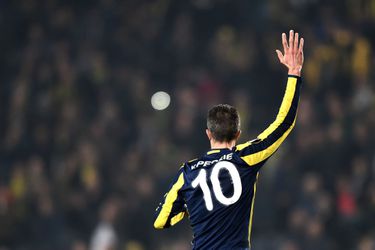 Fenerbahçe pakt met 9 (!) man knap een puntje tegen Besiktas
