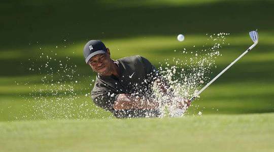 Golficoon Tiger Woods gewond geraakt bij ernstige crash