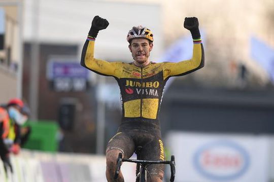 Niemand kan Van Aert kloppen: 4e Belgische titel veldrijden is binnen 🏆