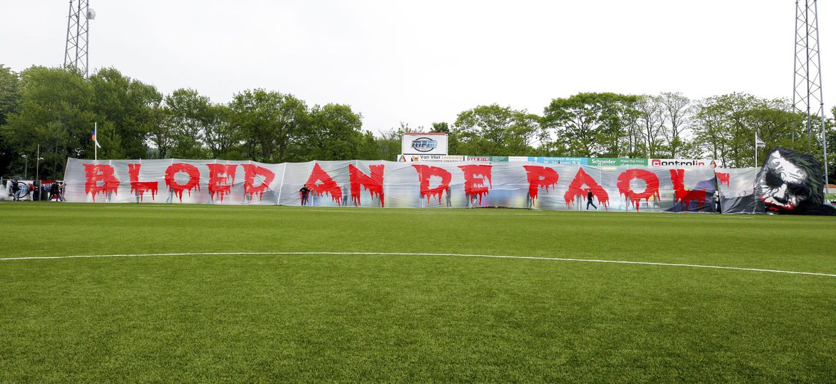 Gekkenhuis! Feyenoord-plakplaatje reden voor steekpartij Telstar-De Graafschap