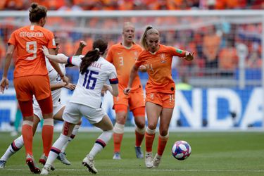 Huilende Jackie Groenen, Vivianne Miedema reëel: 'Nu moeilijk, trots gevoel komt later wel'