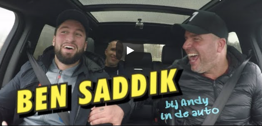 Andy in de auto met Ben Saddik: 'Jij voetballen? Zeker met de draaicirkel van een veerboot!'
