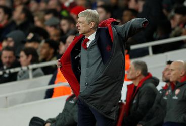 Wenger krijgt 2e onderzoek aan zijn broek na wéér getwijfel aan scheidsrechter