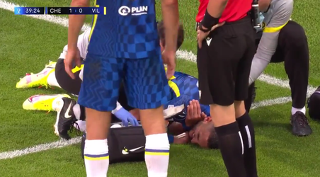 🎥 | Wat zuur! Hakim Ziyech valt met nare schouderblessure uit in Europese Supercup