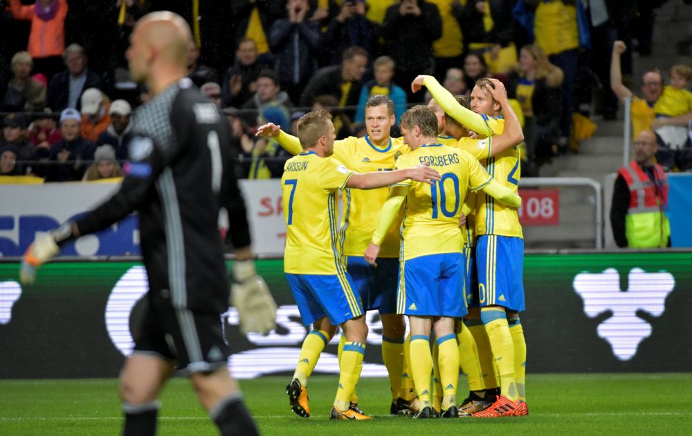 Rust: Zweden dankzij goedkope pingel en 2 goals van Berg al op 3-0 tegen Luxemburg (video's)