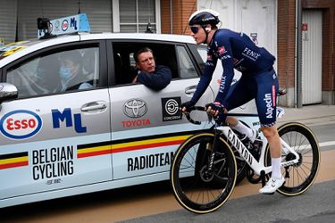 🎥 | Conflict in de Ronde van Vlaanderen, 2 renners uit koers gezet: 'Hij wilde mij slaan'