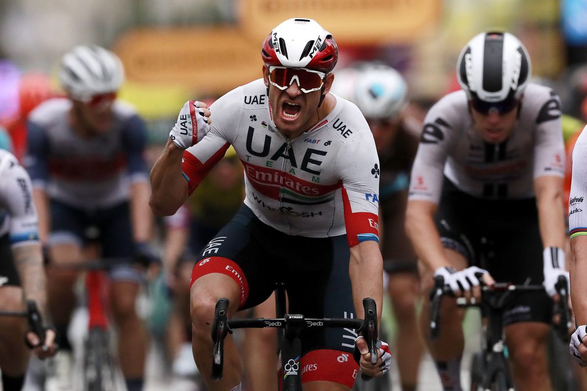 Alexander Kristoff sprint naar de eerste gele trui na dag vol valpartijen in de Tour