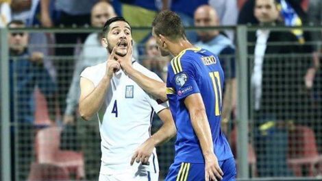 Fittie tussen spelers van Bosnië en Griekenland (video)