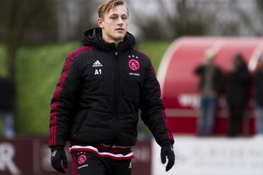 Sierhuis, 'de Harry Kane van Ajax', tekent eerste profcontract
