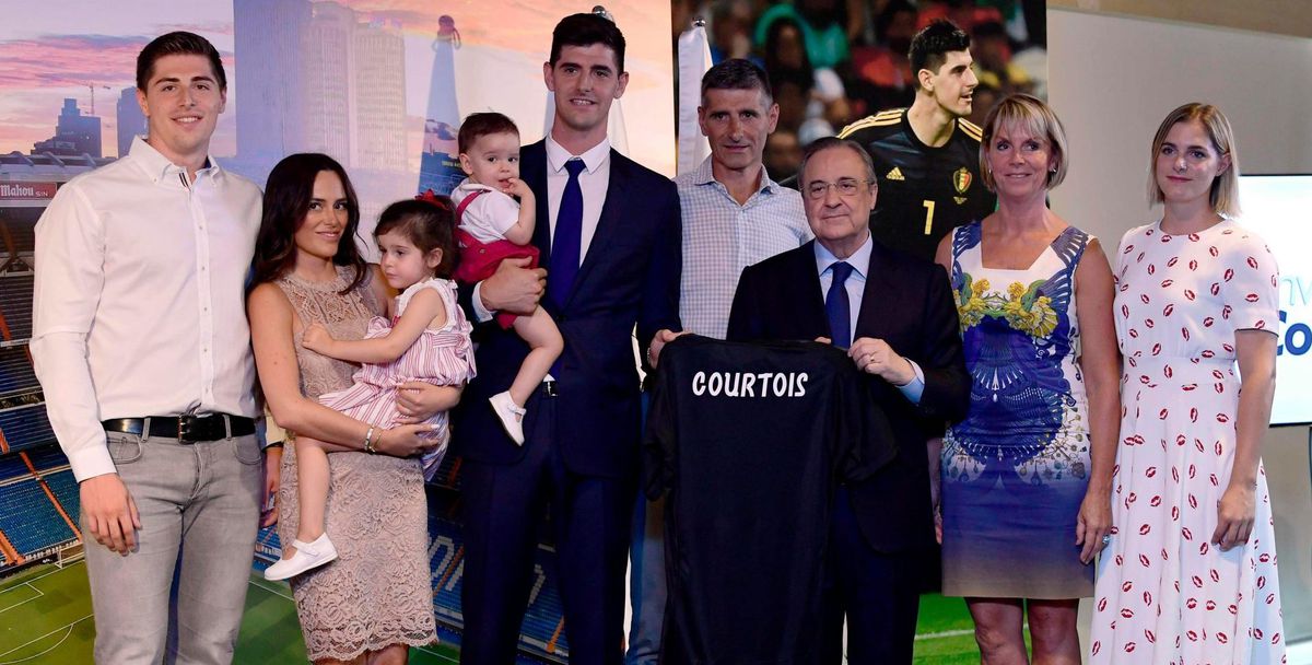 Fotoreeks: trotse Courtois gepresenteerd bij Real Madrid
