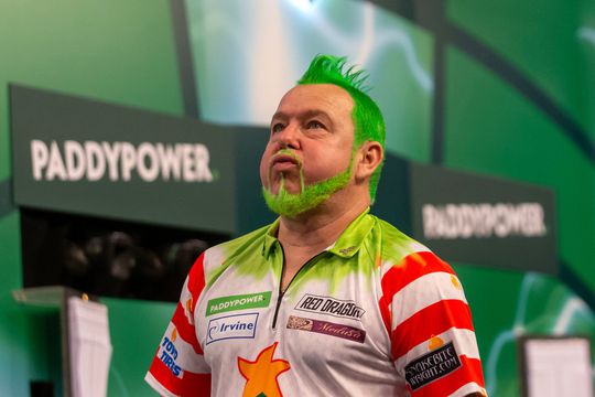 'Peter Wright staat voor dilemma: complete reset of stoppen met darten'