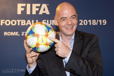 FIFA-baas Infantino: 'Mannen moeten voorbeeld nemen aan vrouwen'