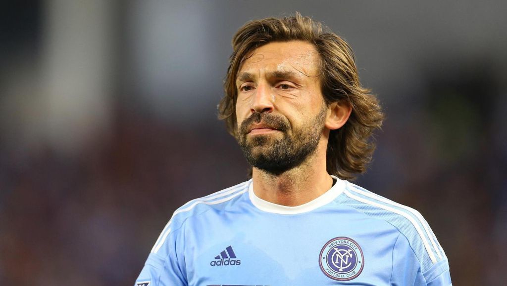 Pirlo dronk als kind al wijn en komt met kurkvoetbalschoen