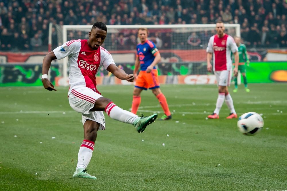 Bazoer wil vechten voor kans bij Ajax