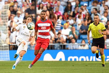 Invaller Modric ramt hem héérlijk in de kruising (video)