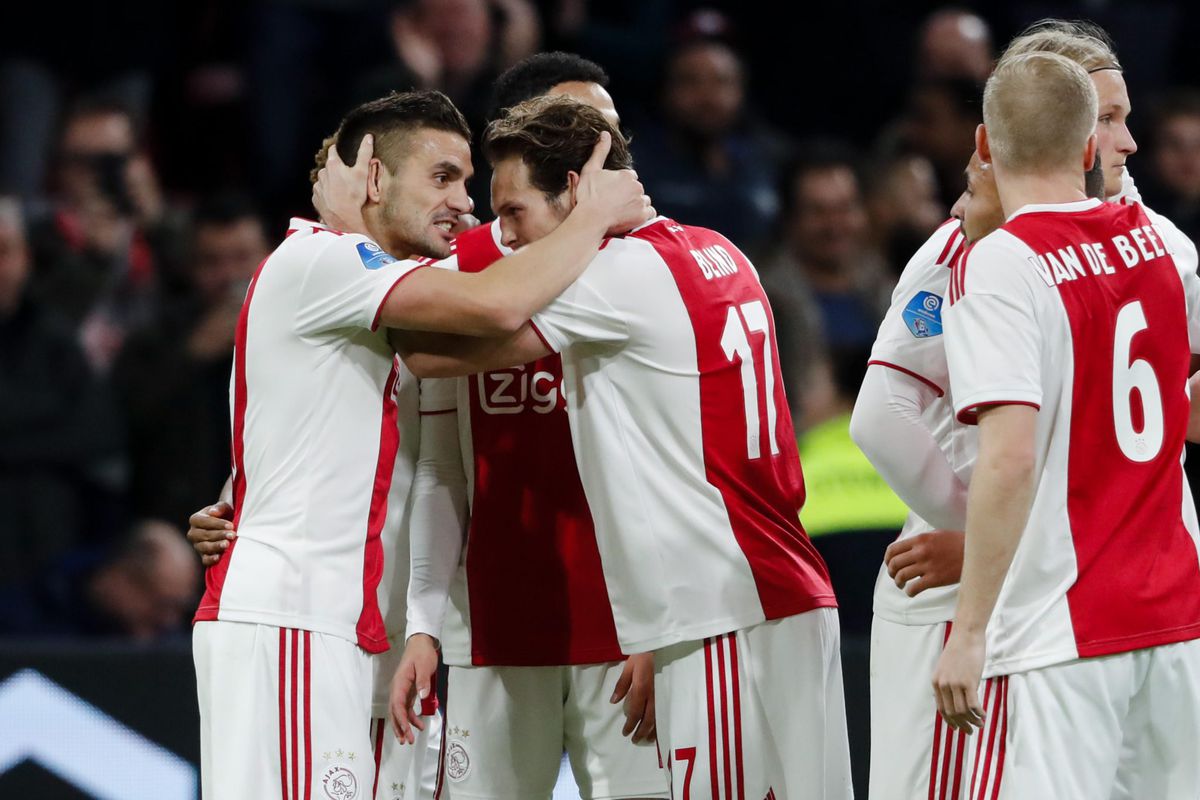 Gemakzuchtig Ajax wint dankzij assist van debutant Lang erg moeizaam van Zwolle