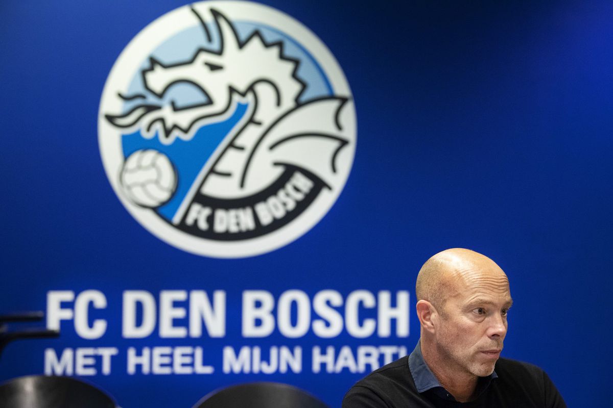 Den Bosch wil racisten levenslang uit het stadion hebben