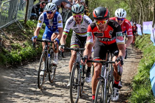 Beresterke Van Avermaet wint ook Parijs-Roubaix, Langeveld knap derde