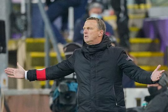 Iedereen bij Genk boos om afgelast duel, John van den Brom voorop: 'DIT KAN NIET!'