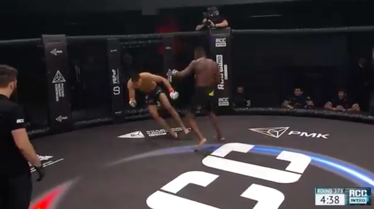 🎥 | Braziliaan Eduardo Rufino krijgt Russisch MMA-publiek stil met KO op thuisvechter