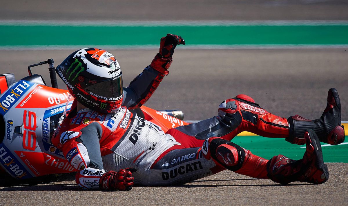Jorge Lorenzo gaat wéér keihard onderuit in MotoGP (video)