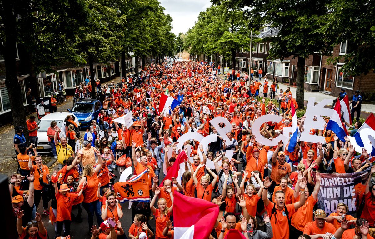 Teruglezen: Oranje Leeuwinnen winnen openingswedstrijd op EK