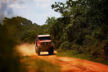 Trucker Van den Brink wint in Dakar