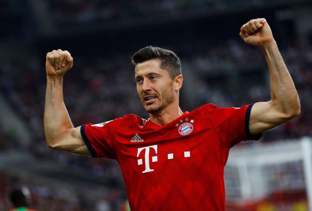 Bayern München pakt na simpele zege op Stuttgart de koppositie in Bundesliga