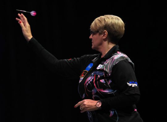 Lisa Ashton schrijft bijna geschiedenis op Q School en grijpt nét naast PDC Tour Card