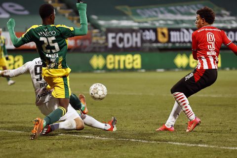 PSV verliest dure punten door uitblinkende keeper en OMHAAL van Michiel Kramer