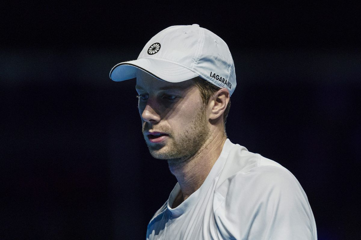 Botic van de Zandschulp legt het af tegen Felix Auger-Aliassime in Basel