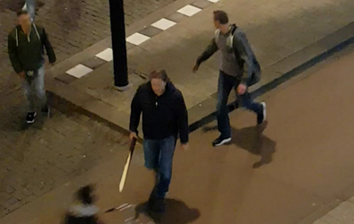 Hooligans Willem II, Feyenoord en Bristol mollen elkaar én Tilburgs café (video)