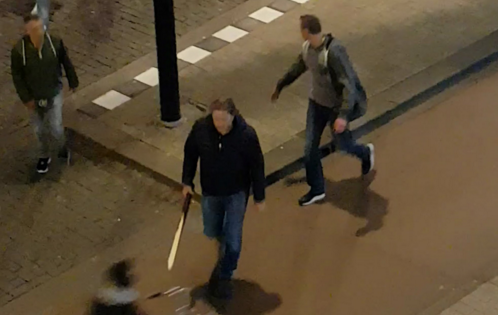 Hooligans Willem II, Feyenoord en Bristol mollen elkaar én Tilburgs café (video)