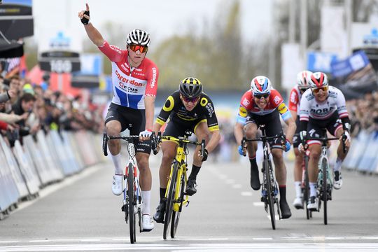 Ploeggenoot lovend over Van der Poel: 'Alles waar hij aan begint, kan hij gewoon'