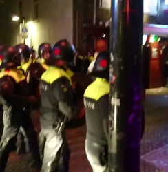 Politie moet ingrijpen op Stratumseind Eindhoven voor PSV-Bayern (video)