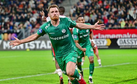 Feest bij Almere City, dat Utrecht in crisis stort met 1e Eredivisie-zege ooit