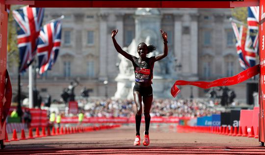 Een persoonlijk record! Keniaanse hardloopster Cheruiyot wint marathon Londen