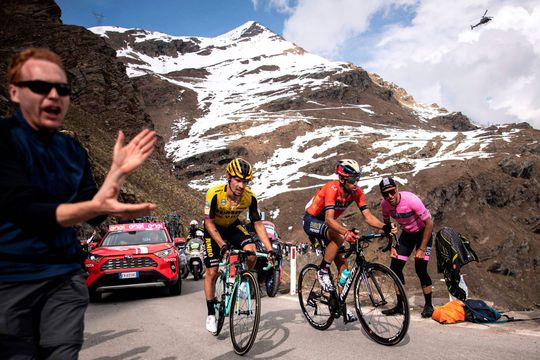 Renners moeten ook zónder pittige Gavia flink aan de bak in aangepaste Giro-rit