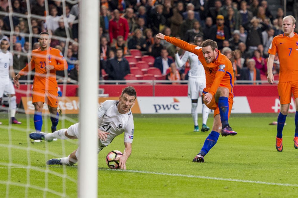 Scheidsrechter ontneemt Oranje zuivere penalty (video)