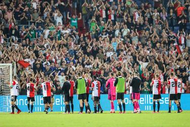 Feyenoord gaat fans meer spreiden en doet oproep na waarschuwing: 'Blijf zitten!'