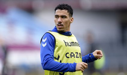 📸 | Everton-speler Allan scheert hoofd kaal om zoontje te ondersteunen bij haarziekte