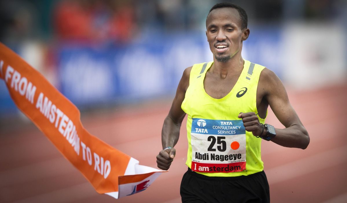 Nageeye pakt Nederlands record bij marathon van Amsterdam