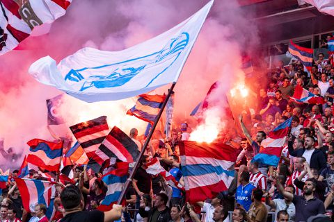 Tv-kijkers worden gek van trommel bij PSV - Feyenoord: 'Ik ga weer buiten zitten'