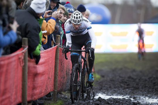 Ongenaakbare Van der Poel domineert ook in de Druivencross