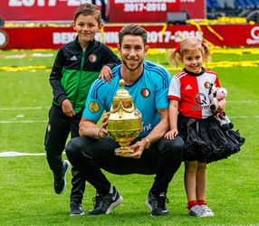 Voormalig Feyenoord-keeper Jones minutenlang knock-out na botsing met teamgenoot