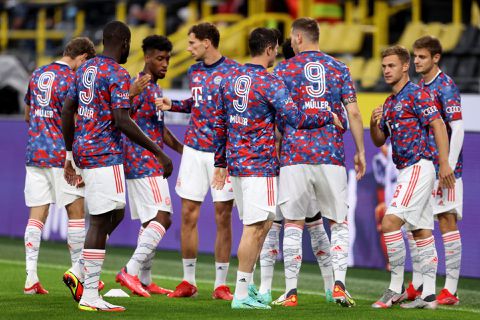 📸 | Indrukwekkende minuut stilte voor Gerd Müller bij Duitse Supercup