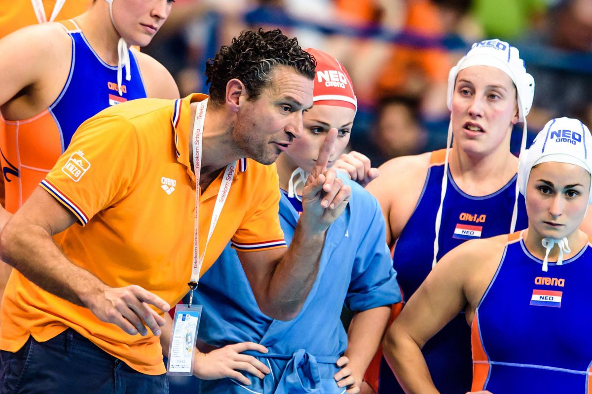 Nederlandse waterpolosters verslaan Europees kampioen Hongarije