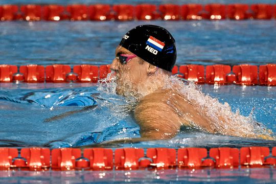 Caspar Corbeau en Koen de Groot zwemmen naar halve finale op EK kortebaan