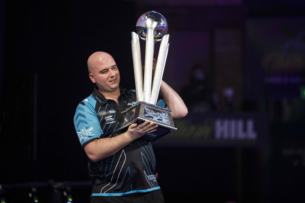 Zo snel kan het gaan: een jaar geleden won Rob Cross 7 pond op een toernooi (foto)