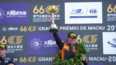 Richard Verschoor (18) zorgt voor geweldige stunt met winst GP Macau